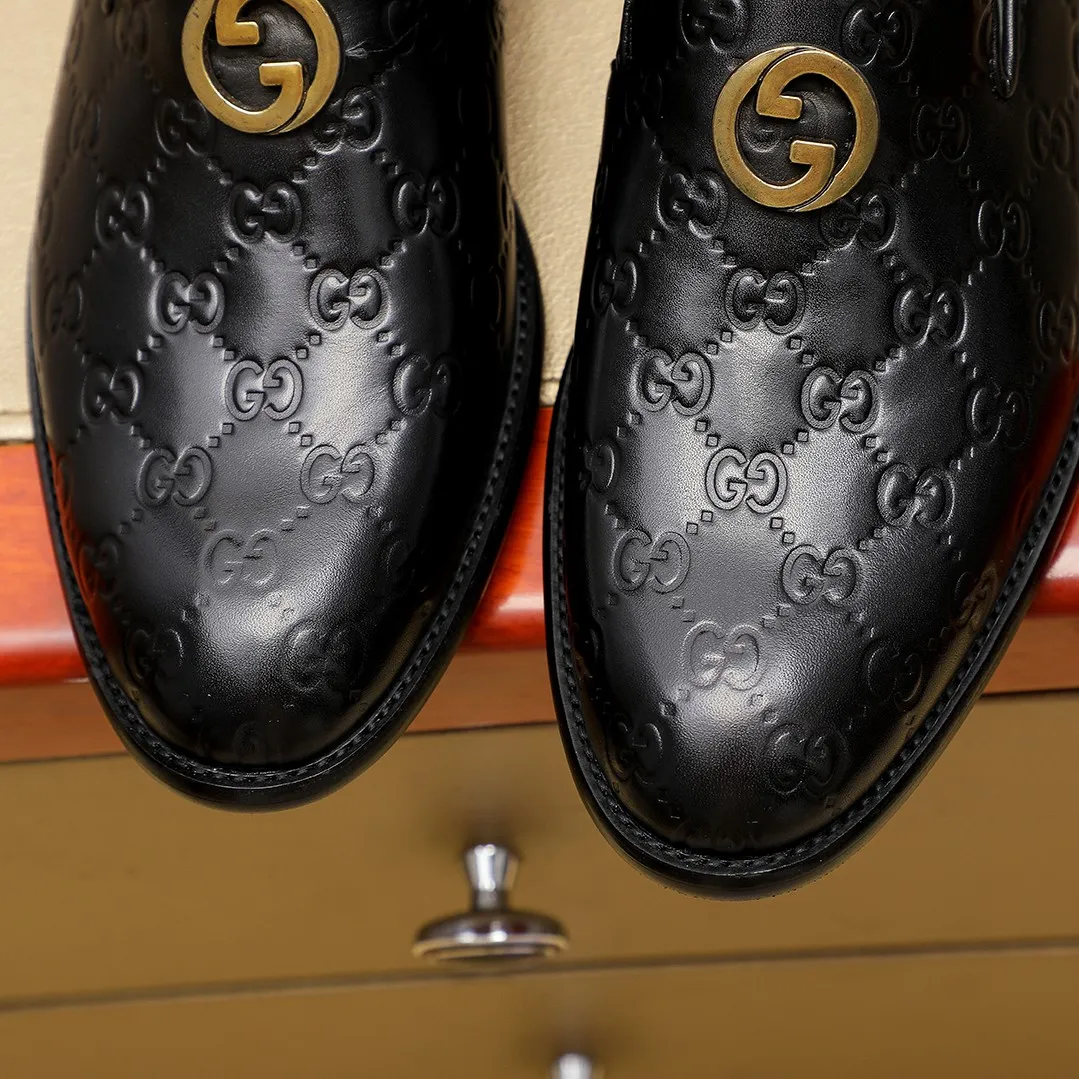 Men's men's shoes 💰400 🆘【GUCCI】Gucci ·🐑里· Hot-selling beanie shoes, top brand luxury, top quality, latest fashion beanie shoes.. The upper is made of original first-layer cowhide. (🐑leather·inner). The original stylish and stylish soft rubber wear-resistant and non-slip outsole is light and comfortable on the foot, available in black! Matching code: 39/45 (38.46. Can be customized)